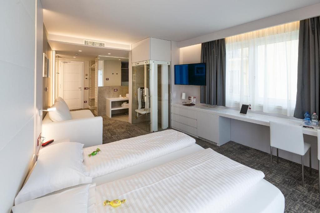 Junior Suite Sauna with Lake View room - Image 1