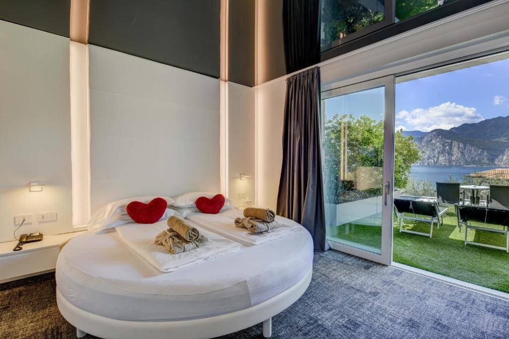 Junior Suite Terrace with Lake View room - Image 1