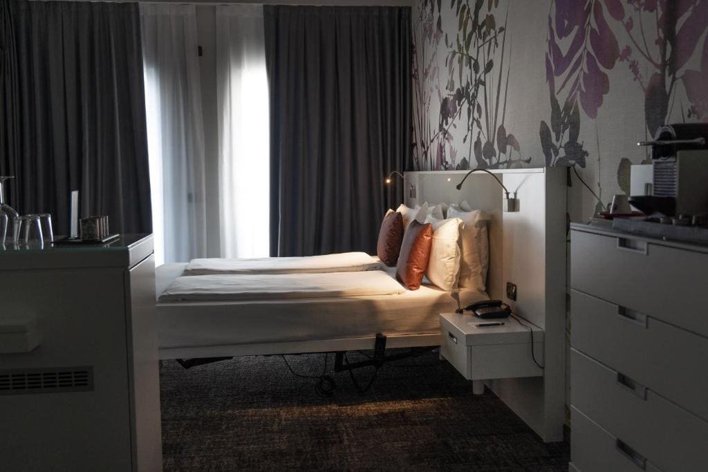 Junior Suite with Lake View room - Image 3