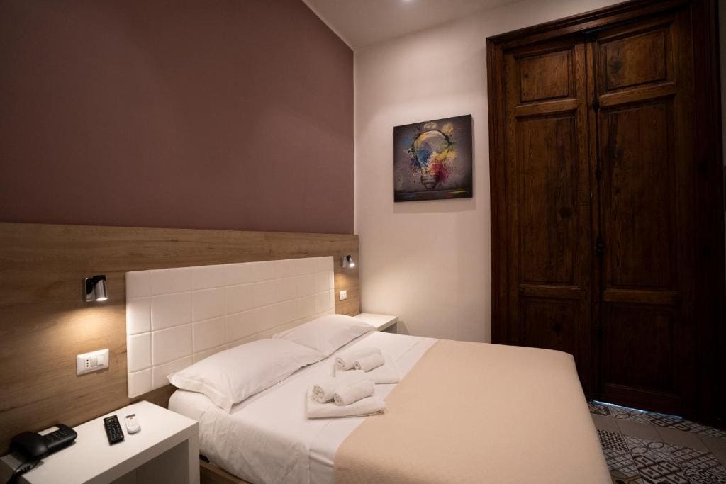 Double Room with Balcony room - Image 3