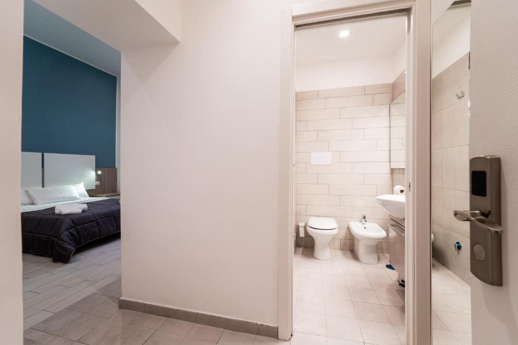Large Double Room room - Image 3