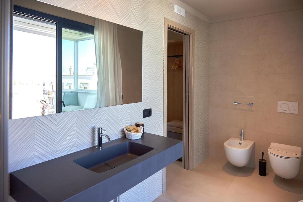 King Room with Spa Bath room - Image 2