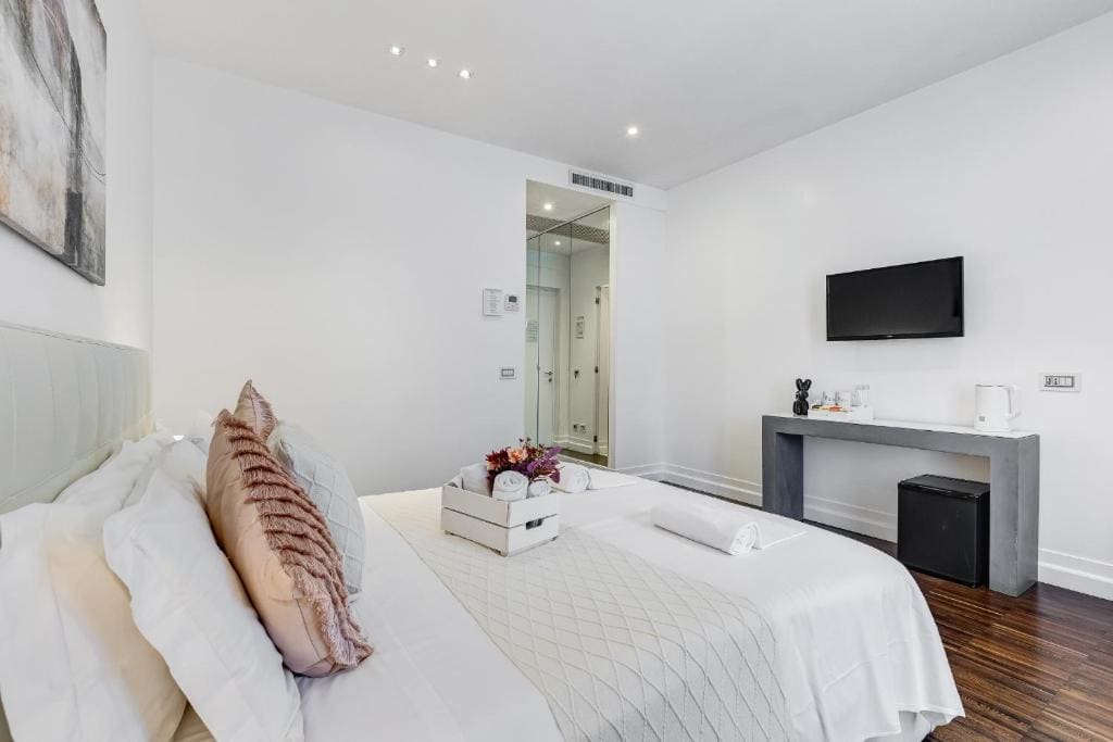 Large Double Room room - Image 2
