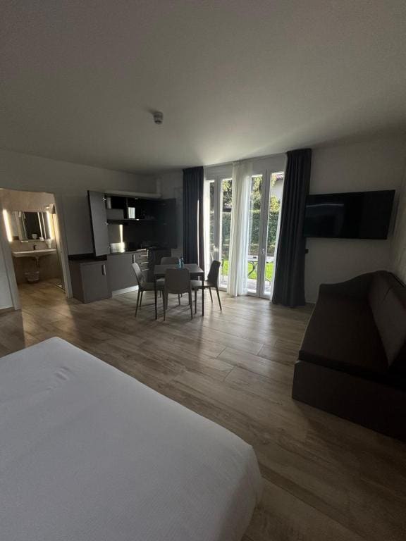 Studio with Garden View room - Image 2