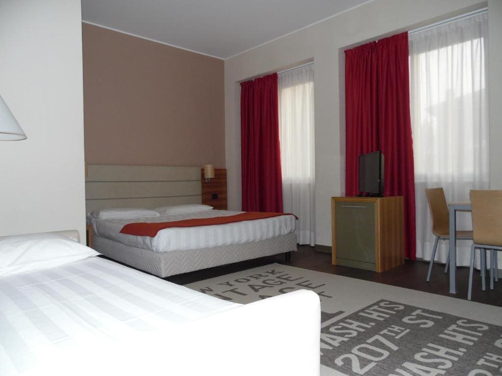 Standard Family Room room - Image 1