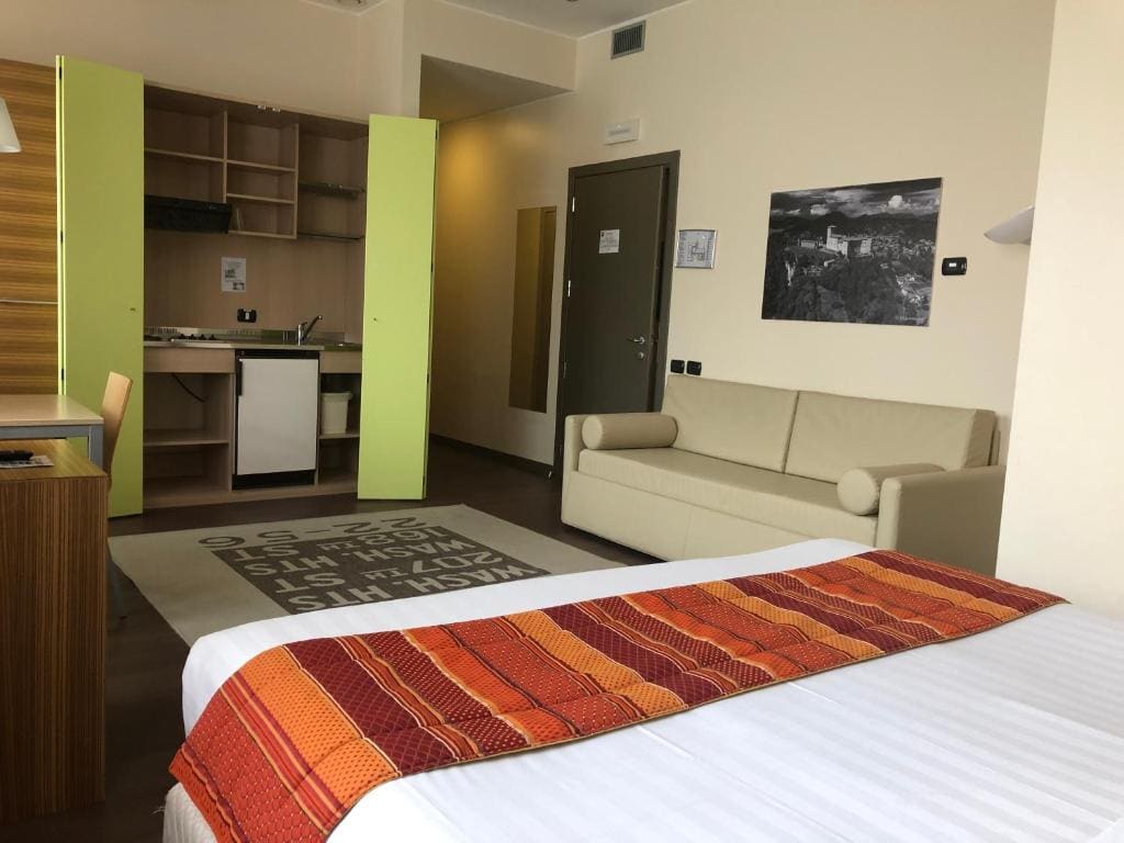 Standard Family Room room - Image 2