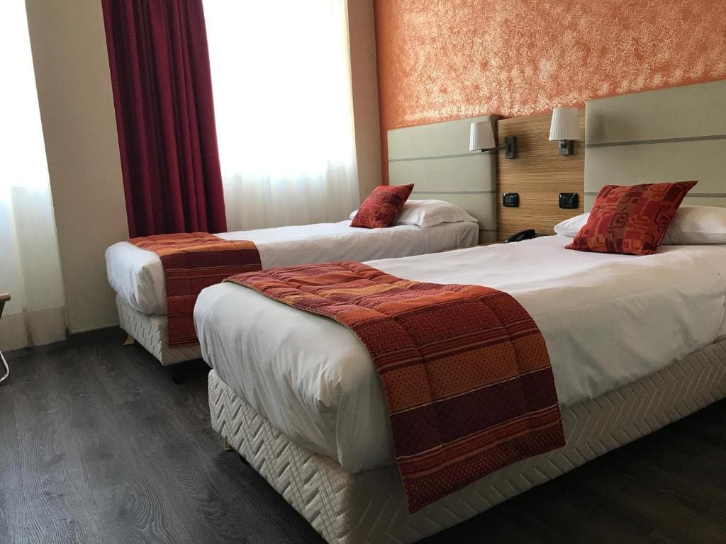 Standard Twin Room room - Image 1