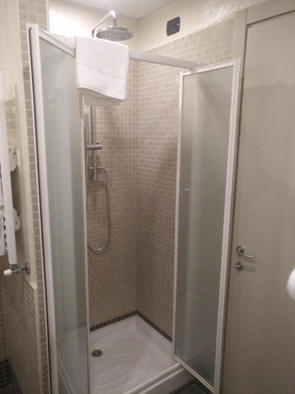 Standard Twin Room room - Image 3