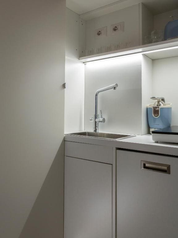 Deluxe Double Room with Balcony room - Image 3