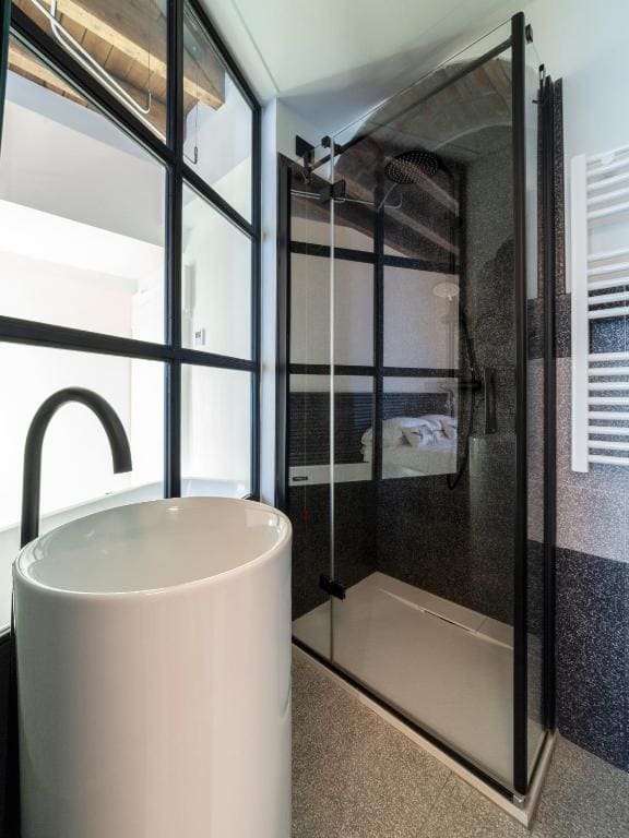 Deluxe Double Room with Bath room - Image 2