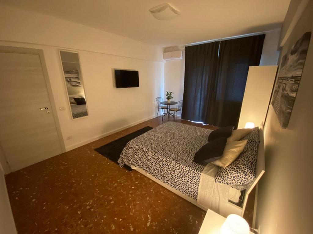 Deluxe Double Room with Extra Bed room - Image 2