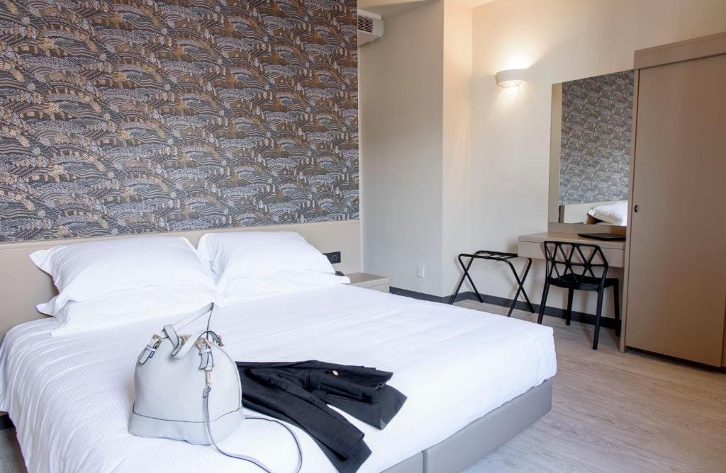 Standard Double or Twin Room room - Image 1