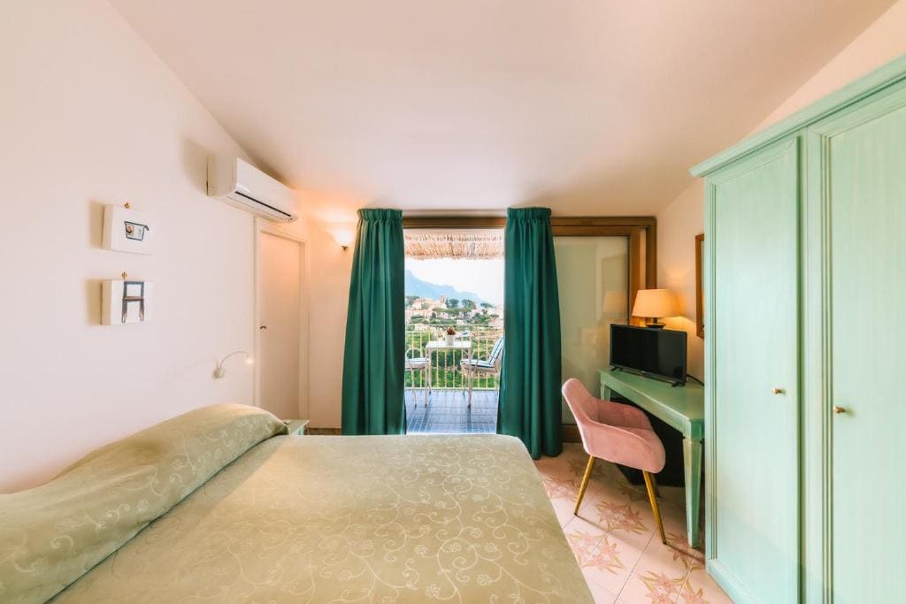 Superior Double or Twin Room with Terrace room - Image 3