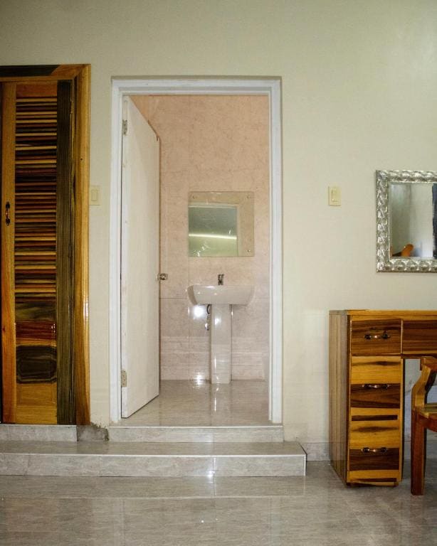 King Room with Sea View room - Image 2