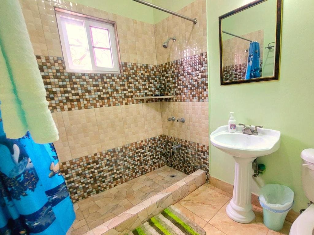 One-Bedroom Apartment room - Image 1