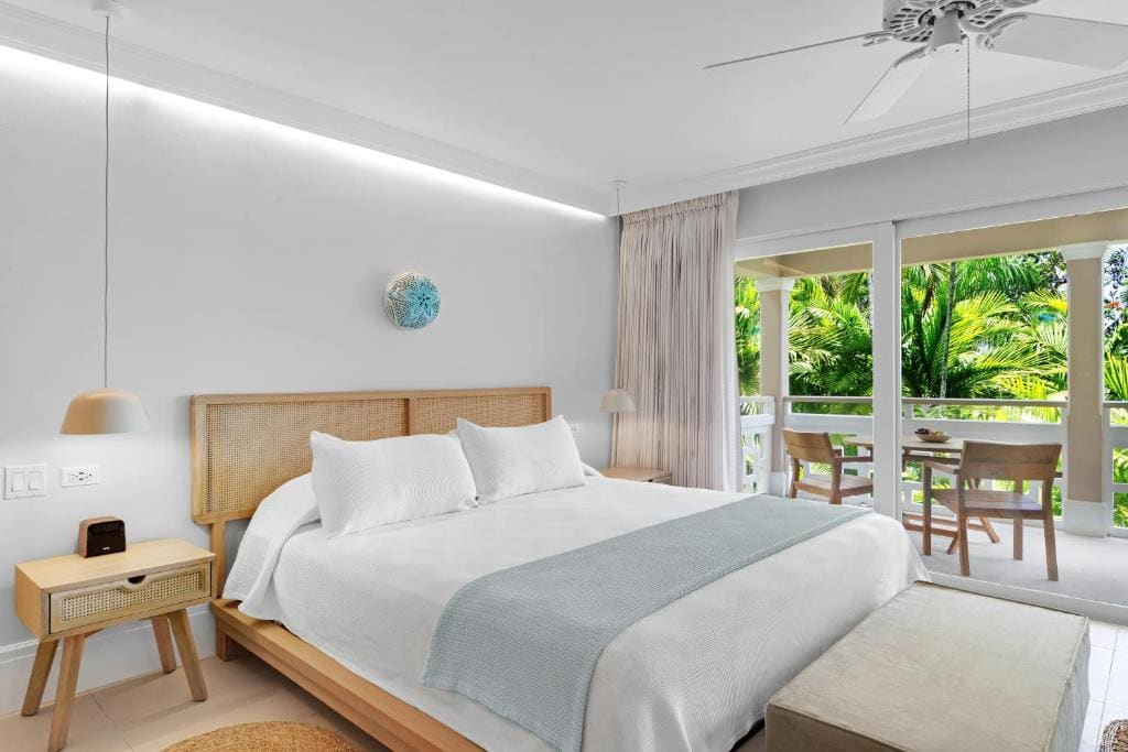 One-Bedroom Beachfront Suite room - Image 1