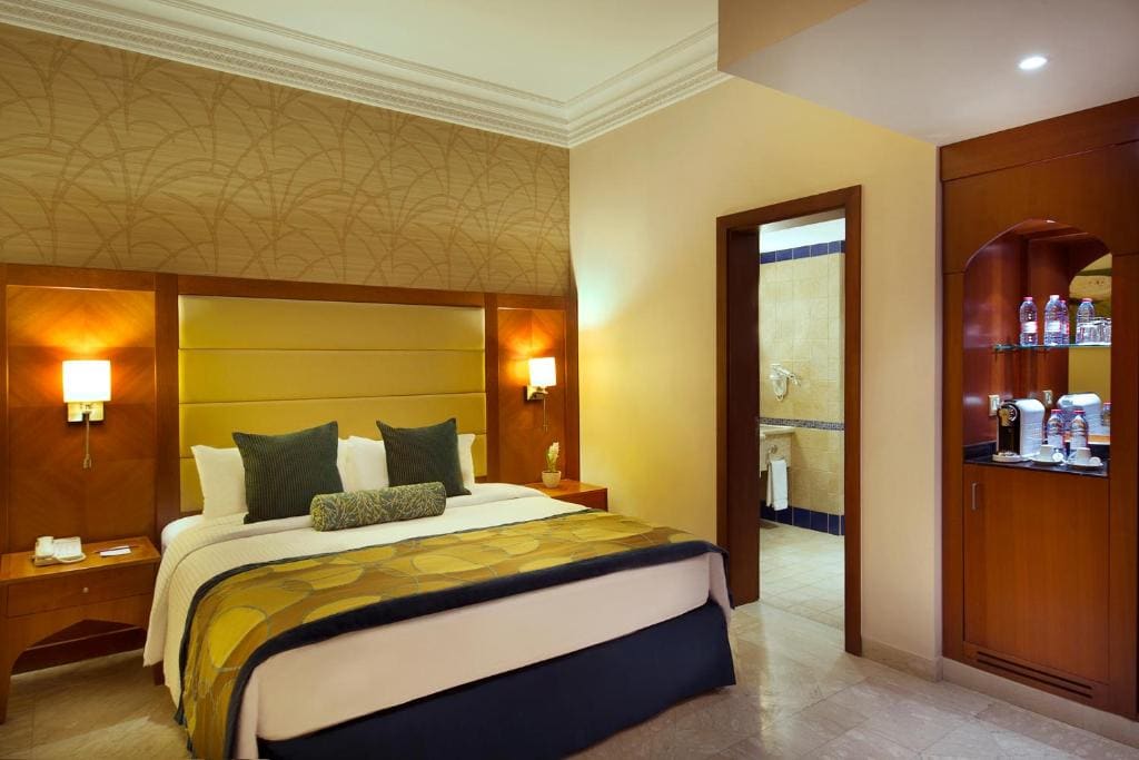 1 Double Bed Suite Smoking room - Image 3