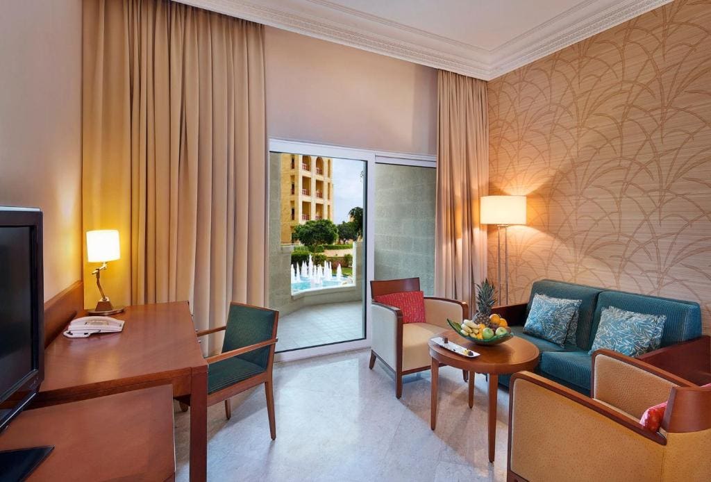 1 Double Bed Suite Smoking room - Image 2