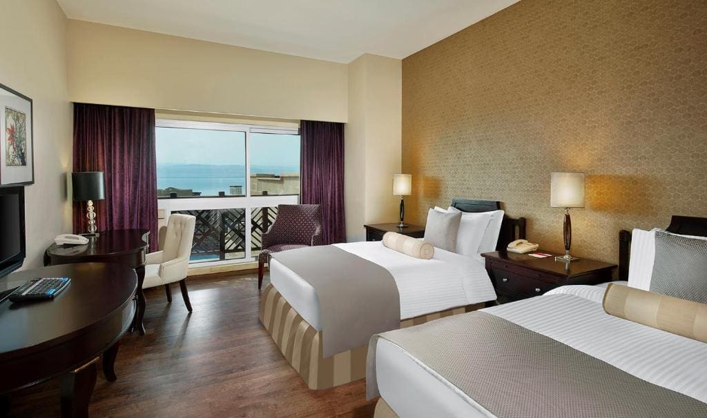 Standard King Room with Pool View room - Image 1