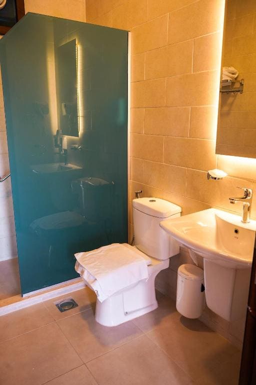 Standard King Room room - Image 2