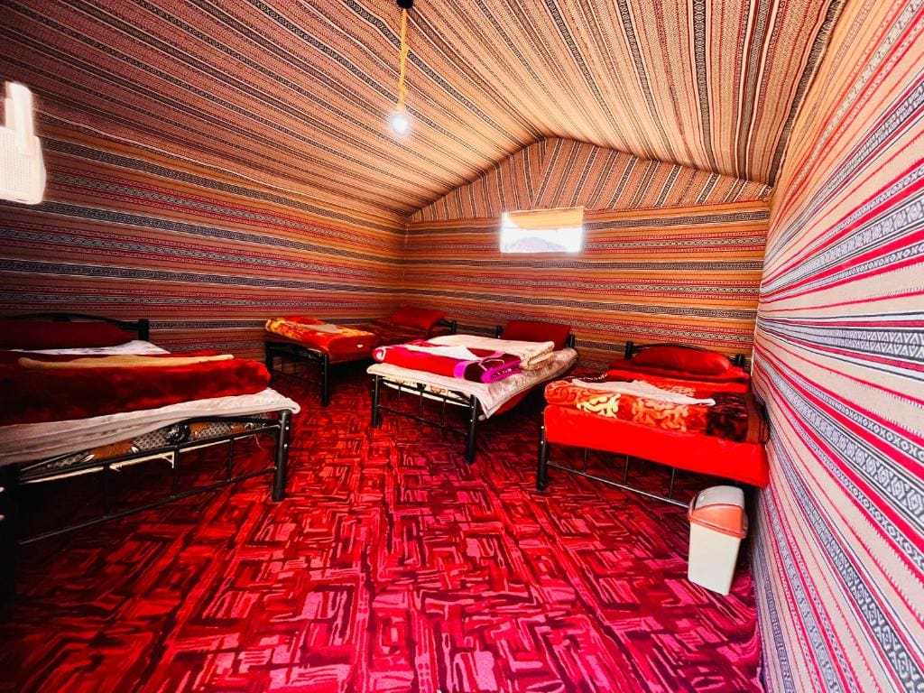 Quadruple Room with Private Bathroom room - Image 2