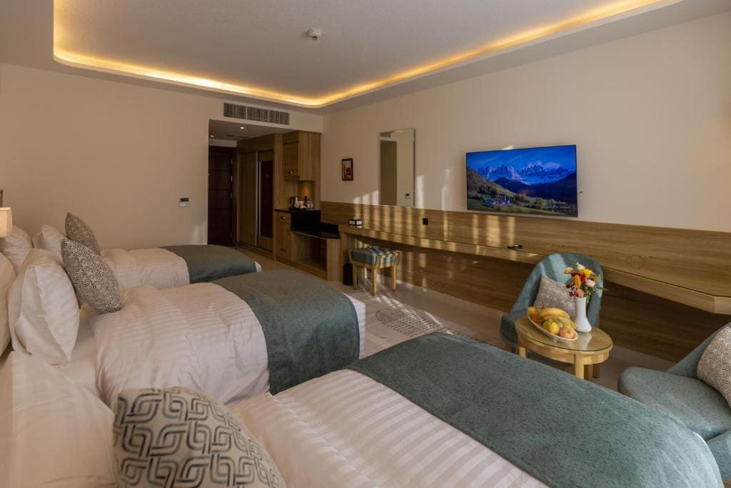 Deluxe Triple Room room - Image 3