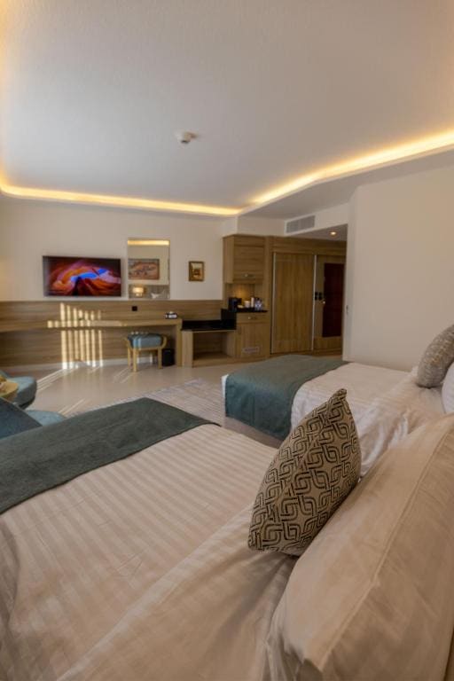 Junior Suite with Mountain View room - Image 1
