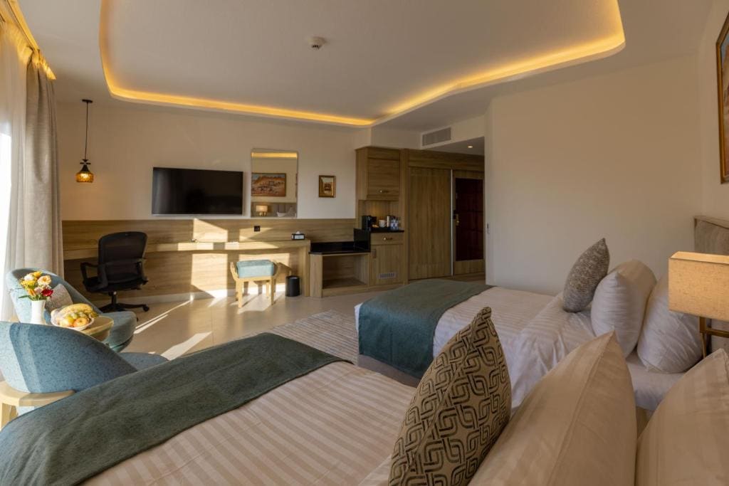 Junior Suite with Mountain View room - Image 2