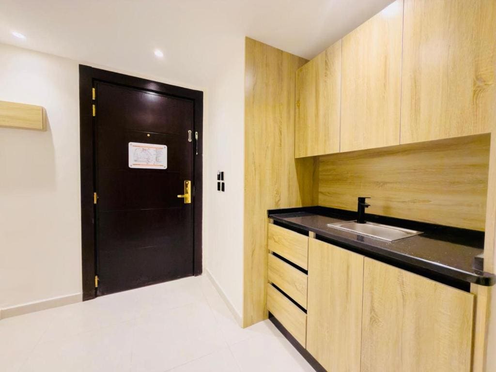 King Suite with Balcony room - Image 3