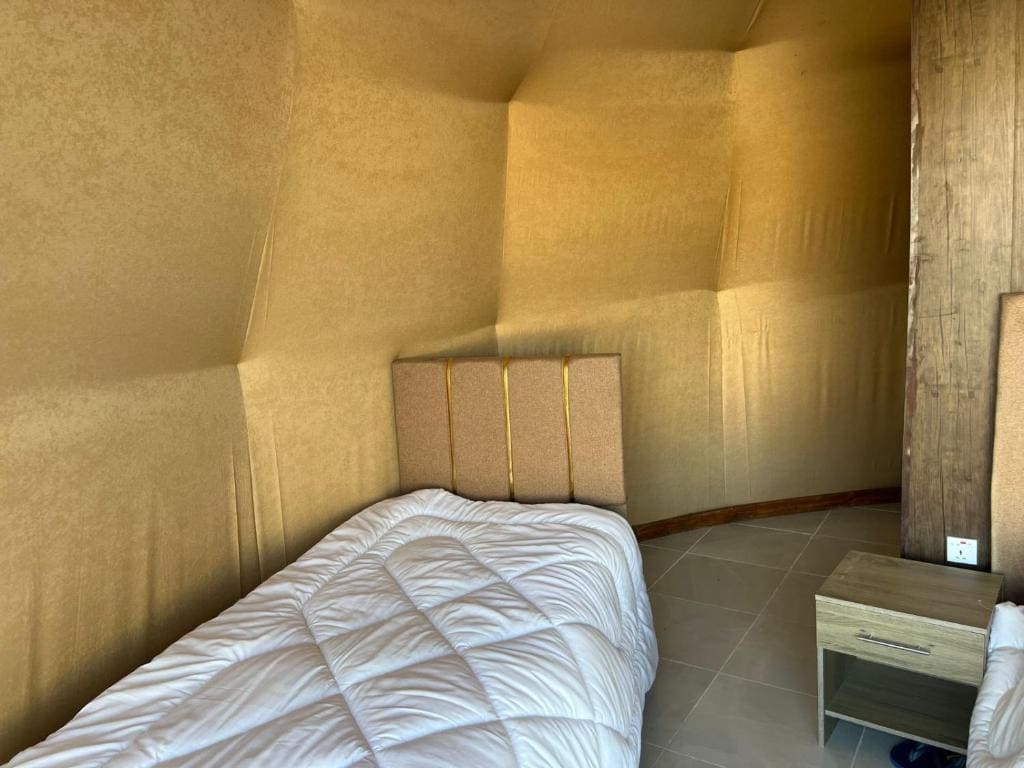 Luxury Triple Room room - Image 2