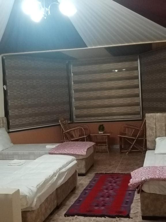 Superior Quadruple Room room - Image 2