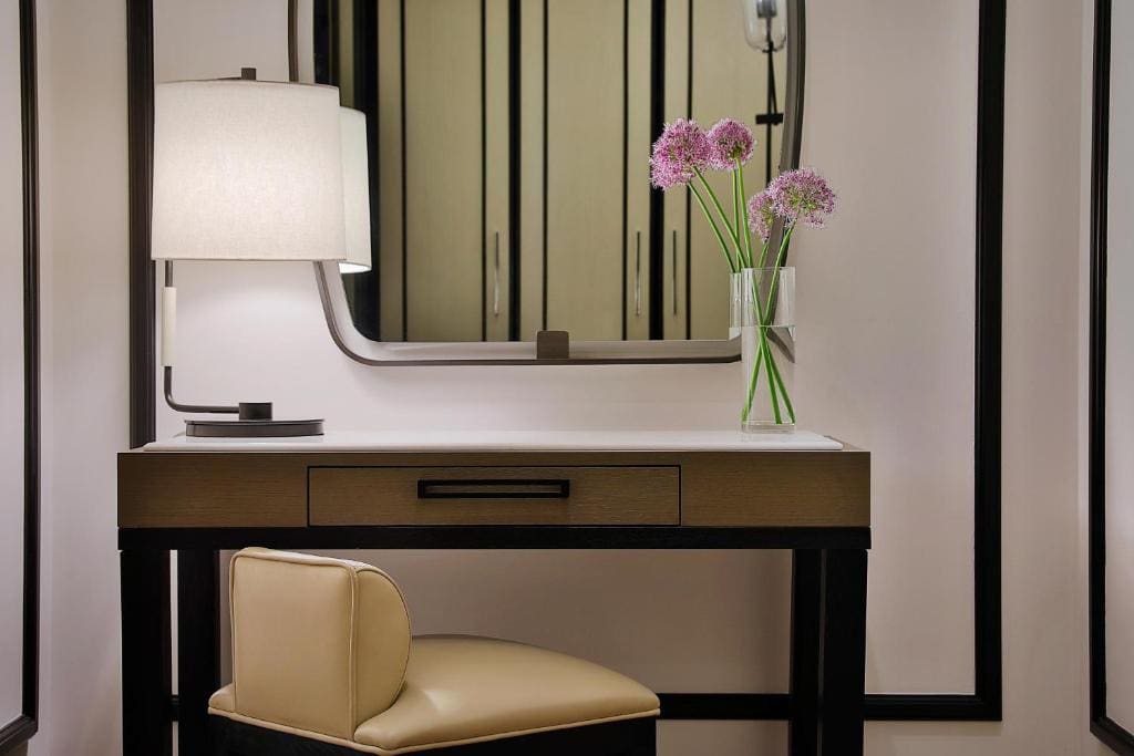 Caroline Astor Suite, 1 Bedroom Suite, 1 King, Skyline view room - Image 1