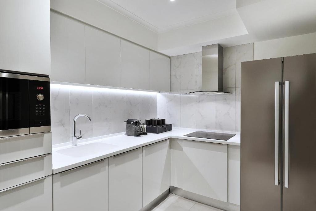 Royal Suite, 1 Bedroom Suite, 1 King, Skyline view, Balcony room - Image 2