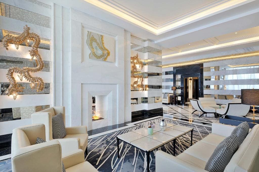 Grand Deluxe, Guest room, 1 King, City view room - Image 3