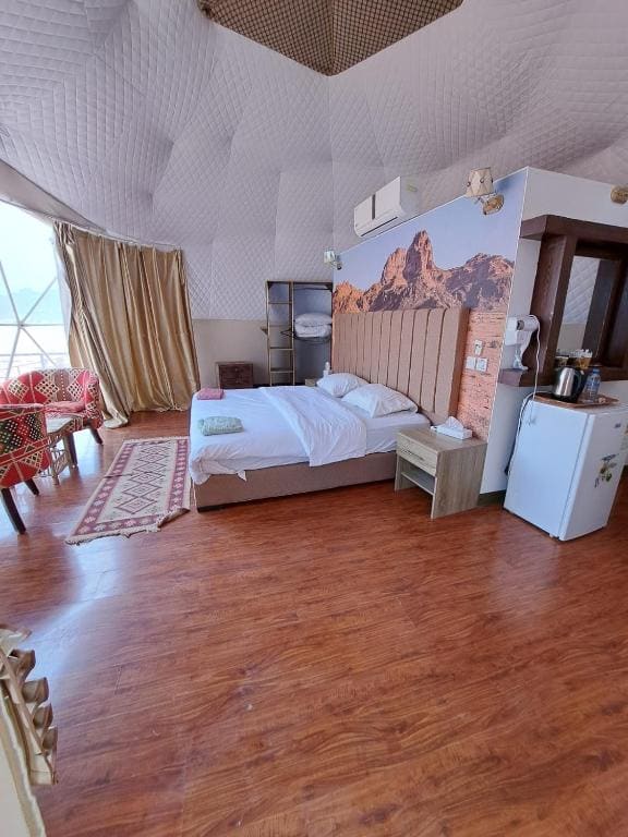 Martian Tent room - Image 3
