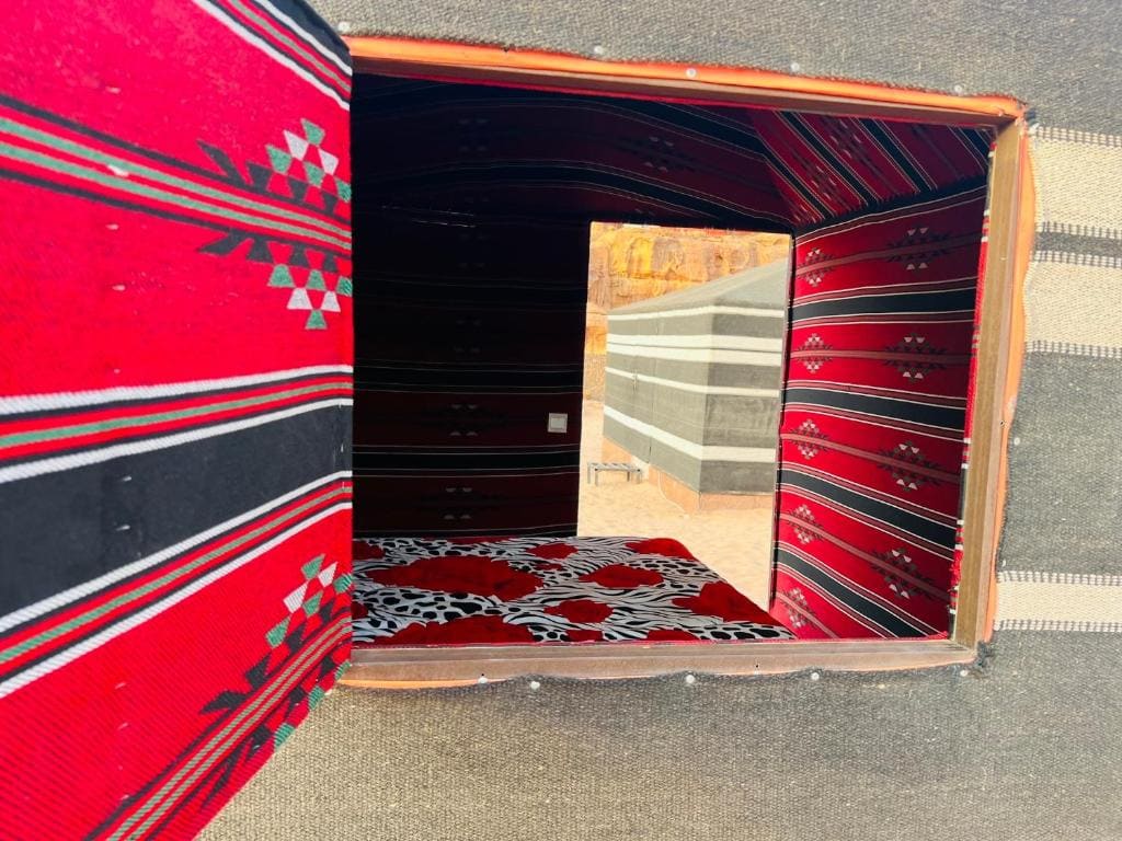 Tent room - Image 2