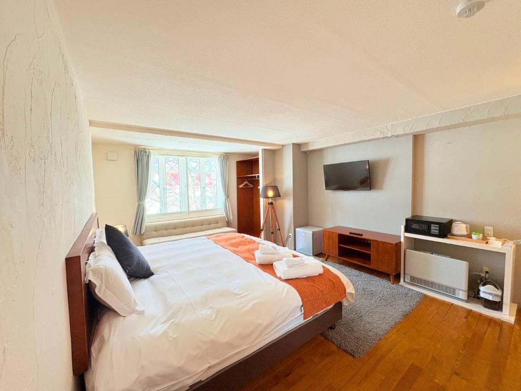 Deluxe Room with Private Bathroom room - Image 3