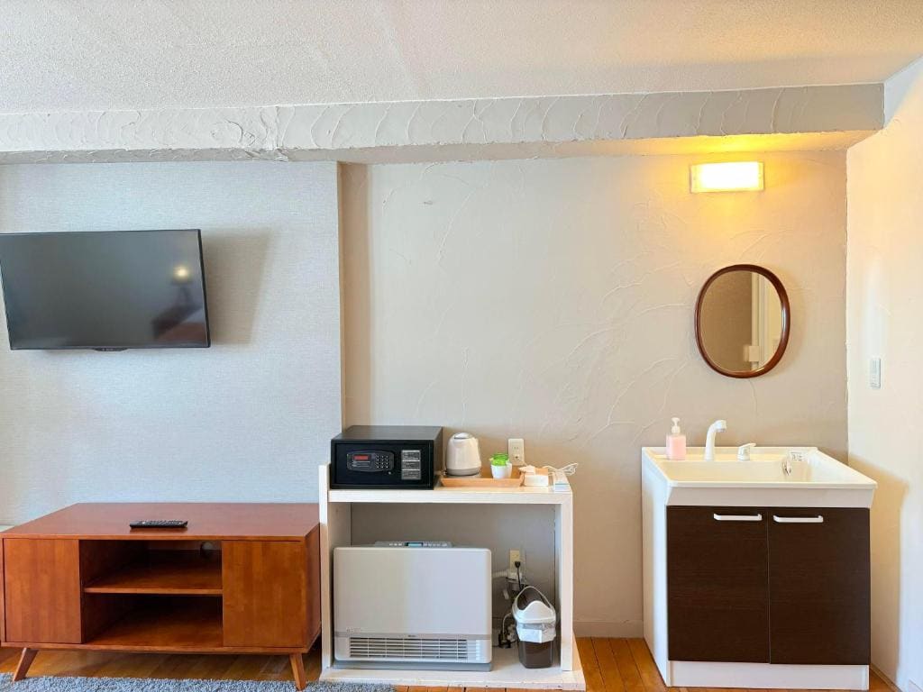 Deluxe Room with Private Bathroom room - Image 1