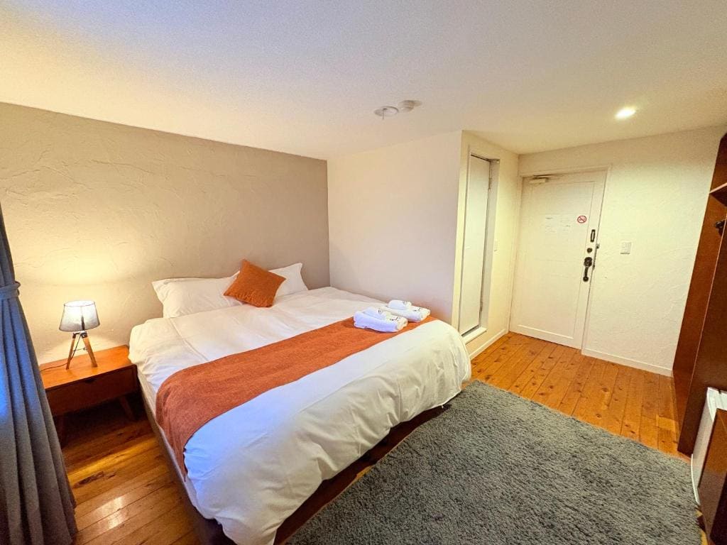 Standard Room with Private Bathroom room - Image 2