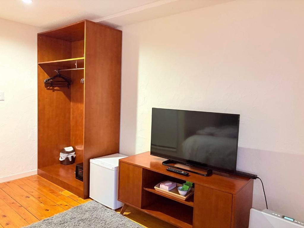Standard Room with Private Bathroom room - Image 3