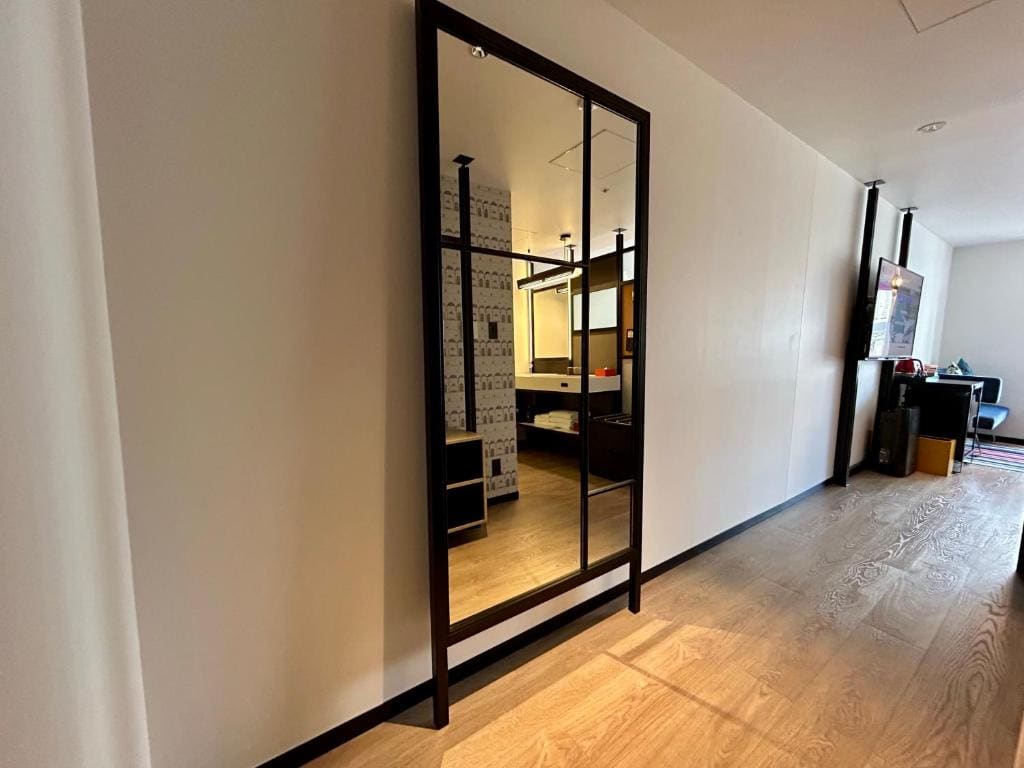 Deluxe Large Queen Loft with Sofa Bed room - Image 1