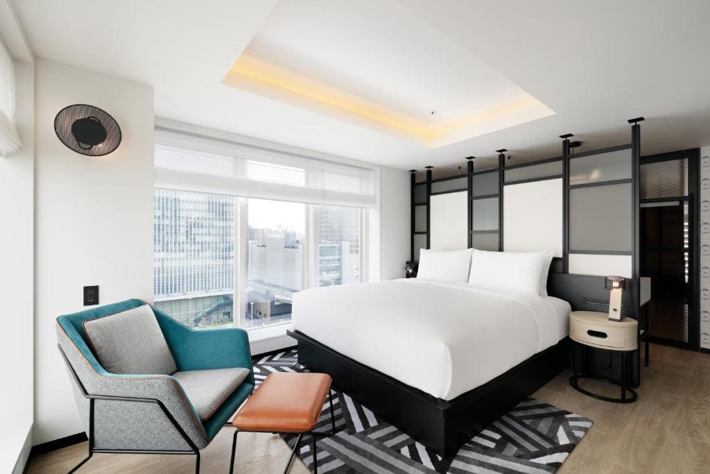Loft Queen Suite with Sofa Bed room - Image 1