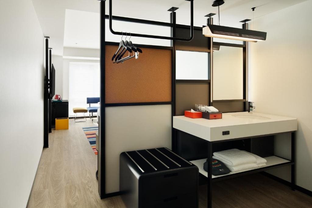 Deluxe Large Queen Loft with Sofa Bed room - Image 2