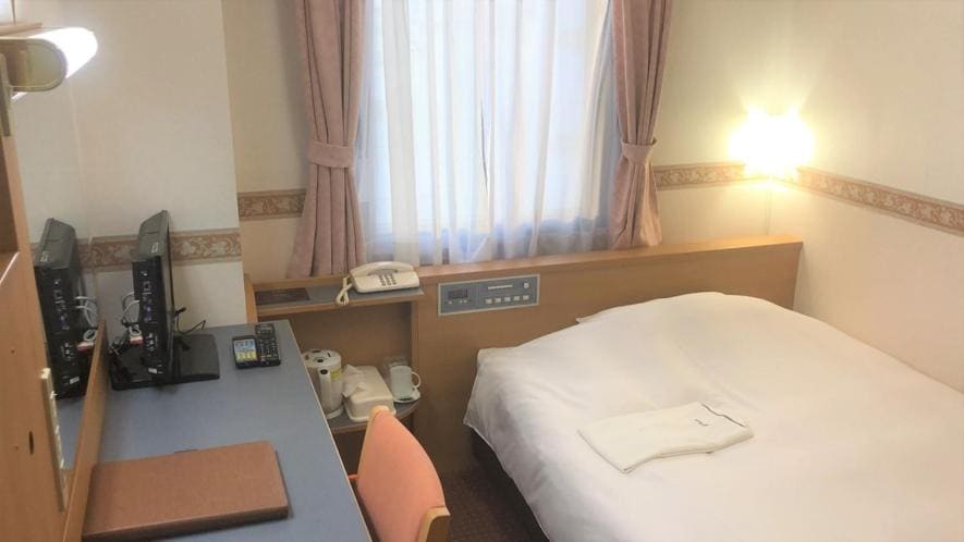 Single Room with Additional Amenities - Smoking room - Image 1