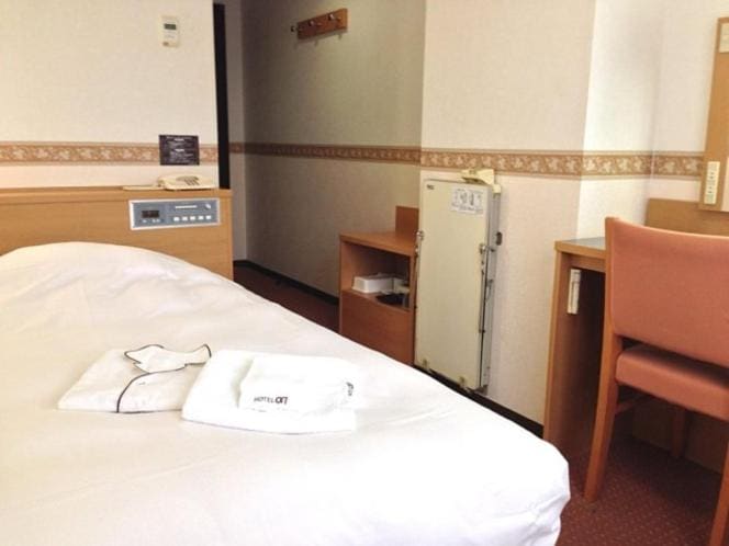 Twin Room - Smoking room - Image 1