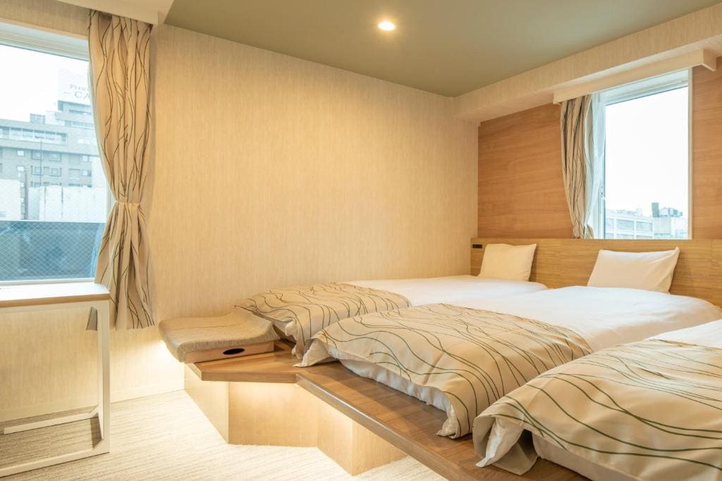 Superior Triple Room room - Image 3
