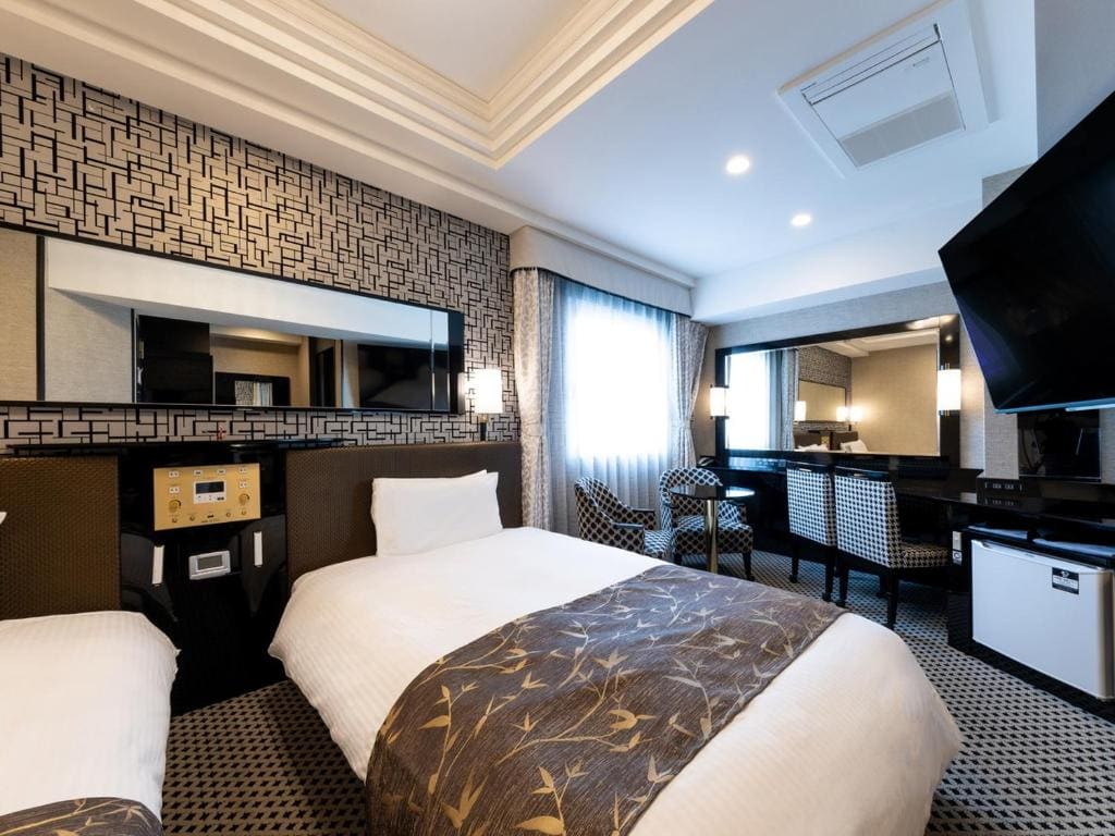 Deluxe Twin Room - Non-Smoking room - Image 3