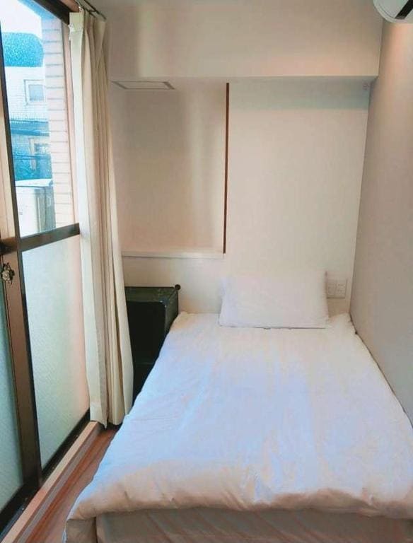 Small Single Room room - Image 1