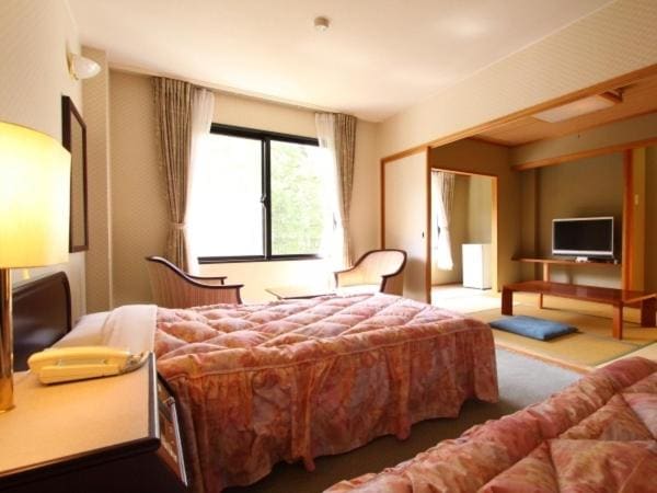 Room with Tatami Area room - Image 3