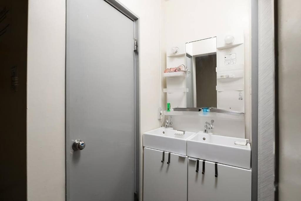 Bunk Bed in 12-Bed Mixed Dormitory Room room - Image 3
